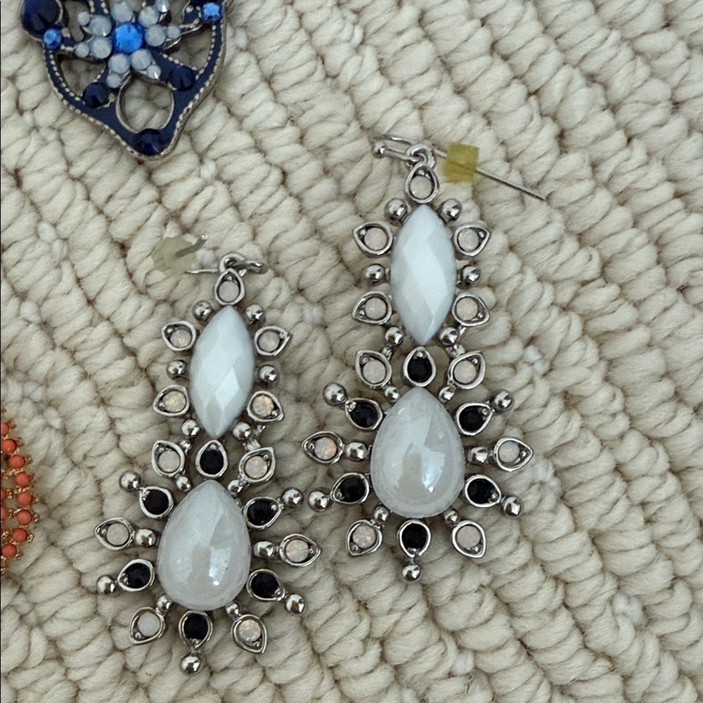 Earring bundle - Picture 3 of 3